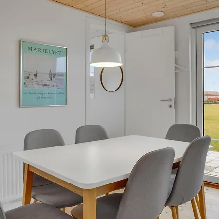 2 Bedroom Gorgeous In Vaeggerlose Lägenhet Bøtø By